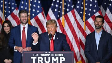 El expresidente Donald Trump durante su discurso de victoria en Iowa.