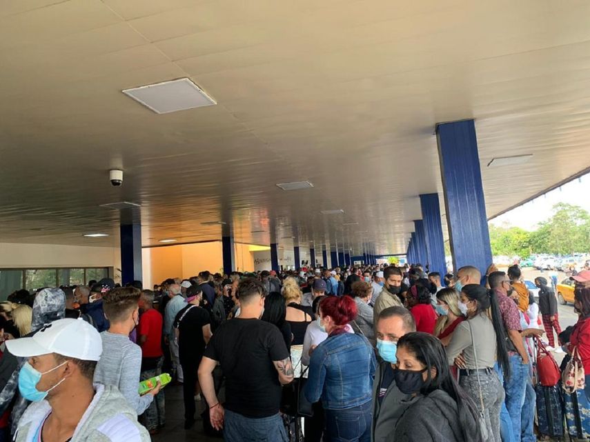 Caos en el Aeropuerto: residentes en EEUU varados en Cuba