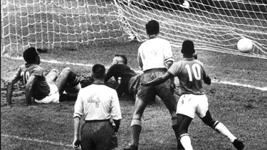 el primer gol de pele en una copa del mundo cumple 60 anos
