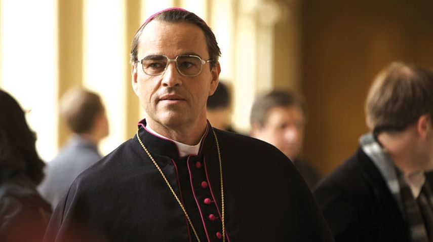 El actor francés Laurent Lucas interpreta al prelado que luchó contra el rechazo. (FILM MOVEMENT)