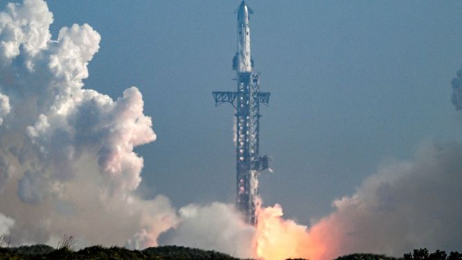 Lanzamiento de la nueva version del cohete Starship fabricado por SpaceX.