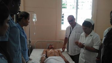 Fotografía publicada por el medio estatal cubano TV Yumurí de uno de los heridos en el accidente de tránsito ocurrido este 25 de abril de 2019 en Jagüey Grande, en la occidental provincia de Matanzas.