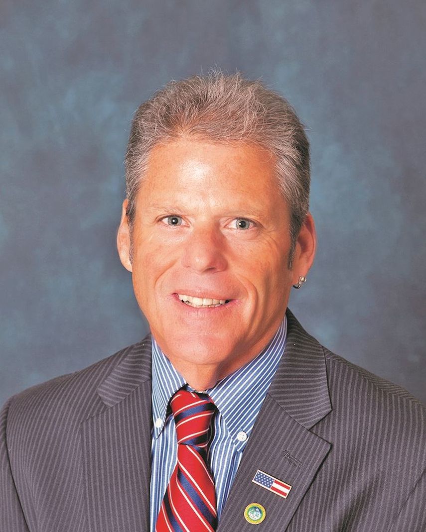 Mike Forster, comisionado del condado de Monroe, murió de COVID.