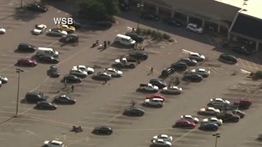 La Policía mantiene acordonada la zona donde se produjo el tiroteo en el condado DeKalb, en el estado de Georgia.