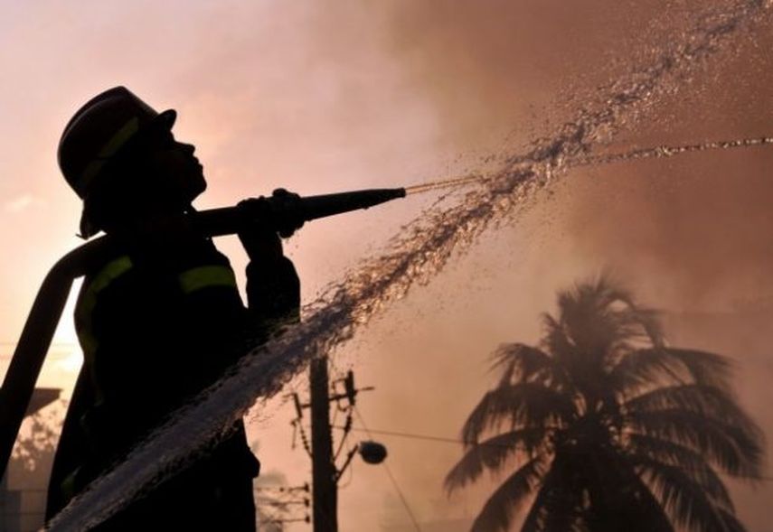 Dos personas sufrieron heridas leves a causa del incendio en Miami Gardens. (EFE/Archivo)
