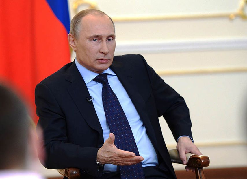El presidente ruso Vladimir Putin habla en una rueda de prensa sobre la situación en Ucrania en la residencia presidencial de Novo-Ogaryovo, en las afueras de Moscú, el martes 4 de marzo. (AP)