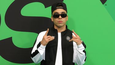 MC Davo posa al llegar a los Spotify Awards en el Auditorio Nacional de la Ciudad de M&eacute;xico el 5 de marzo de 2020. En su nuevo &aacute;lbum el rapero mexicano recopila recientes canciones.
