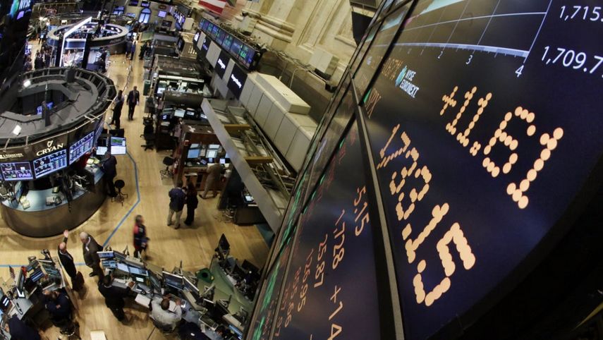 Las finanzas de Venezuela han estado fluctuando desde que el petróleo  cayó por debajo de los 100 dólares el barril hace tres años.