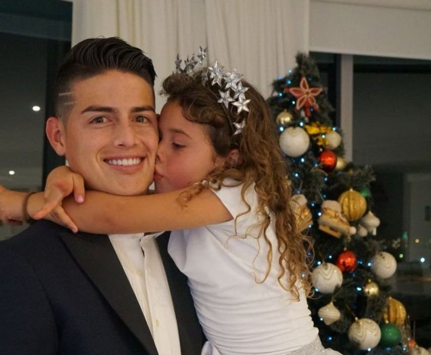 El jugador del Bayern Múnich junto a su hija Salomé, durante la noche del 24 de diciembre.