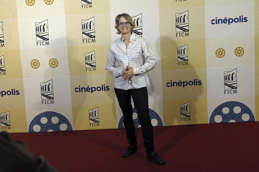 La actriz y directora Jodie Foster posa en la alfombra roja de una función especial de The Silence of the Lambs (El silencio de los inocentes) en el Festival Internacional de Cine de Morelia en Morelia, México, el miércoles 25 de octubre de 2023.
