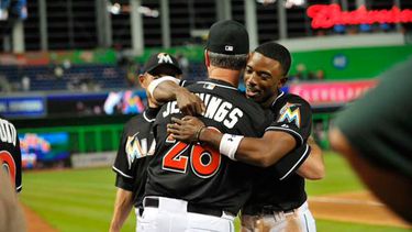 Dan Jennings ganó su primer juego como manager de los peces. (@MARLINS)