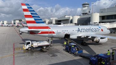 Un avi&oacute;n de American Airlines en el Aeropuerto Internacional de Miami.