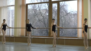 Captura de pantalla de uno de los ensayos de la Bolshói Ballet Academy, escuela de ballet de la compañía rusa cuya temporada fue cancelada por la Ópera Real de Londres.