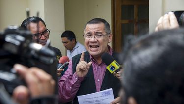 El secretario ejecutivo de la Asociación de Nicaragüenses pro Derechos Humanos (ANPDH), Álvaro Leiva, interpone una denuncia en la Fiscalía de la república en contra del gobierno del presidente Daniel Ortega.