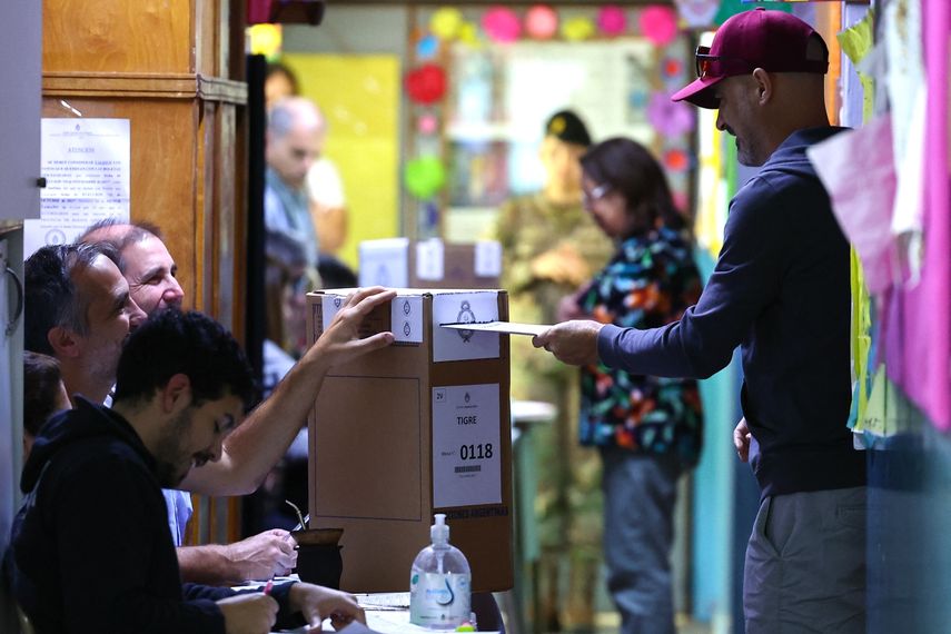 Los primeros datos oficiales de las elecciones en Argentina se darán cuando haya más del 70% de los votos escutados