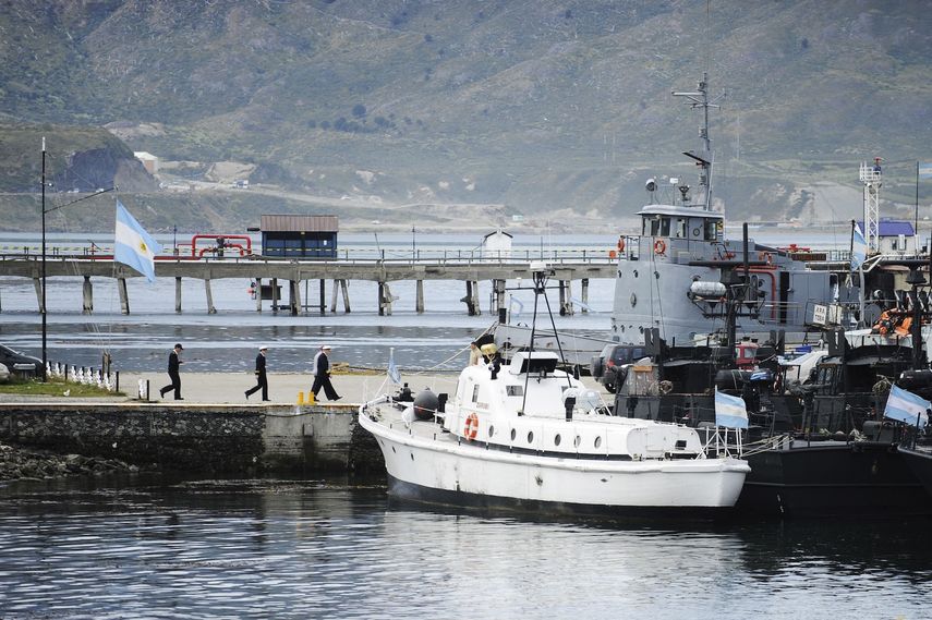 Barco patrullero argentino en el puerto de Ushuaia, al sur de Argentina, el 28 de enero de 2011.&nbsp;