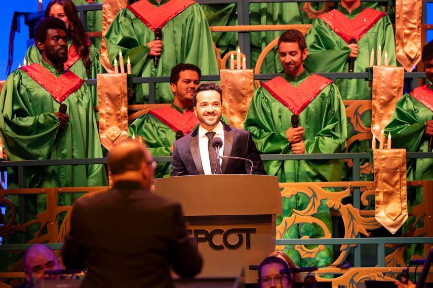 Este año, Luis Fonsi, el intérprete puertorriqueño con siete récords mundiales Guinness&nbsp;por su tema “Despacito”, abrió con la presencia de latinos en la lista de célebres narradores