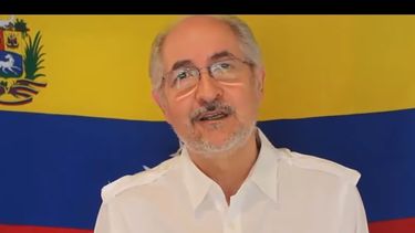 En agosto de este año funcionarios del Sebin interrumpieron el arresto   domiciliario de Ledezma, luego de que publicara un video  con un mensaje  de autocrítica para los líderes de la Mesa de la Unidad  Democrática  (MUD).