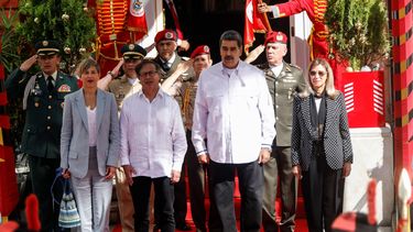 El presidente Gustavo Petro en su cuarta visita a Venezuela desde la reanudación de las relaciones bilaterales, recibido por Nicolás Maduro en el Palacio de Miraflores.