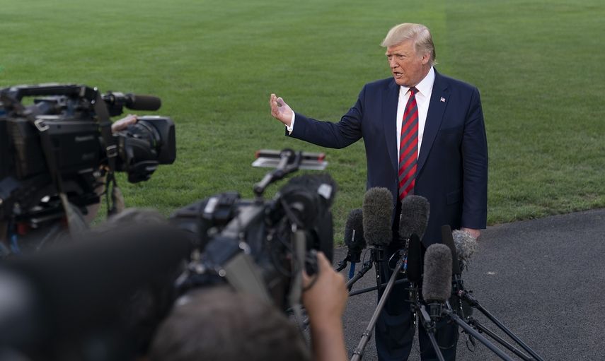 El presidente Donald Trump habla a los medios en los jardines de la Casa Blanca el 8 de septiembre de 2019.