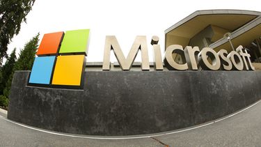 Logo a la entra de una tienda de Microsoft.