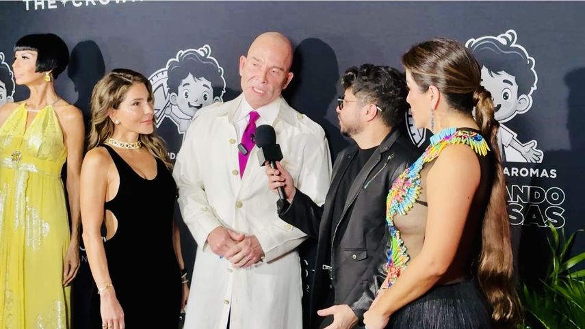 Doctor Constantino Mendieta durante la alfombra roja de la gala benéfica.
