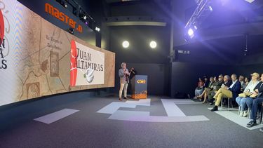 Un momento de la presentación de la Ruta Turística Juan Altamiras, en las instalaciones de MasterD, en España, para promover la gastronomía y cultura del país europeo.