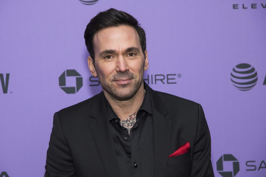 Jason David Frank se presenta ante los fotógrafos en el estreno de Omniboat: A Fast Boat Fantasia en el Festival de Cine de Sundance, el 26 de enero de 2020, en Park City, Utah.