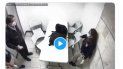 Captura de pantalla del video difundido en la red social Twitter sobre la detención del expresidente de Honduras, Manuel Zelaya. Captura de pantalla del video difundido en la red social Twitter sobre la detención del expresidente de Honduras, Manuel Zelaya.