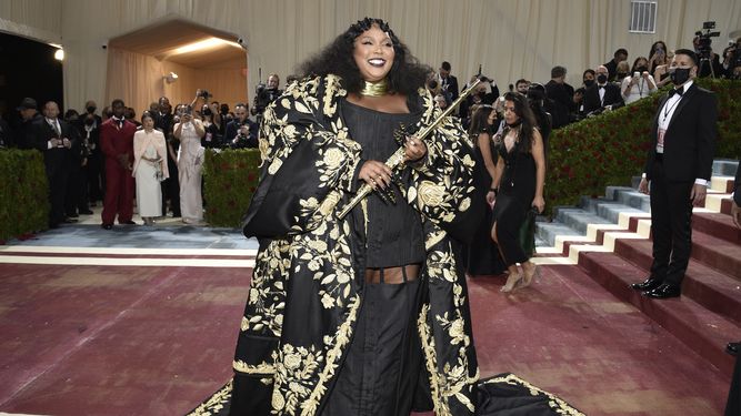 Lizzo llega a la gala a beneficio del Instituto del Vestido del Museo Metropolitano de Arte (Met Gala) para celebrar la inauguración de la exposición In America: An Anthology of Fashion el lunes 2 de mayo de 2022 en Nueva York.