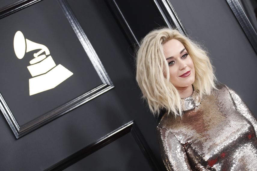 La cantante Katy Perry posa en la alfombra roja de la pasada edición de los premios Grammy, en Los Angeles.