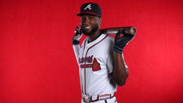 Jurickson Profar #17 de los Bravos de Atlanta posa para una foto durante el día de fotos de los entrenamientos de primavera en el Parque CoolToday el 20 de febrero de 2026 en North Port, Florida.&nbsp;
