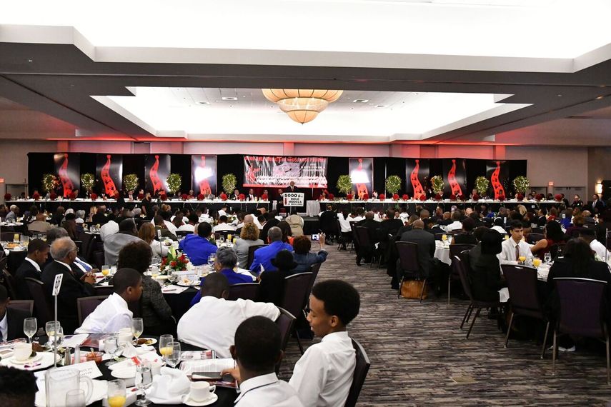 Vista parcial del salón donde se ecelbró el desayuno con el congresista John Lewis.
