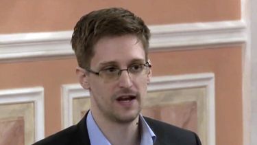 Edward Snowden,&nbsp;excontratista de la Agencia de Seguridad Nacional (NSA), en una imagen tomada de un video de WikiLeaks el 11 de octubre de 2013.