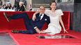La actriz estadounidense-británica Emily Blunt y el actor estadounidense Stanley Tucci posan para las fotos junto a sus estrellas contiguas durante la ceremonia de entrega de sus estrellas en el Paseo de la Fama en Hollywood, California, el 30 de abril de 2026.