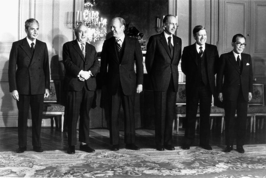 En esta foto de archivo del 17 de noviembre de 1975, los seis jefes de estado o gobierno que asisten a la cumbre Económica y Monetaria en el Castillo de Rambouillet, al oeste de París, posan para la foto al final de la sesión.&nbsp;