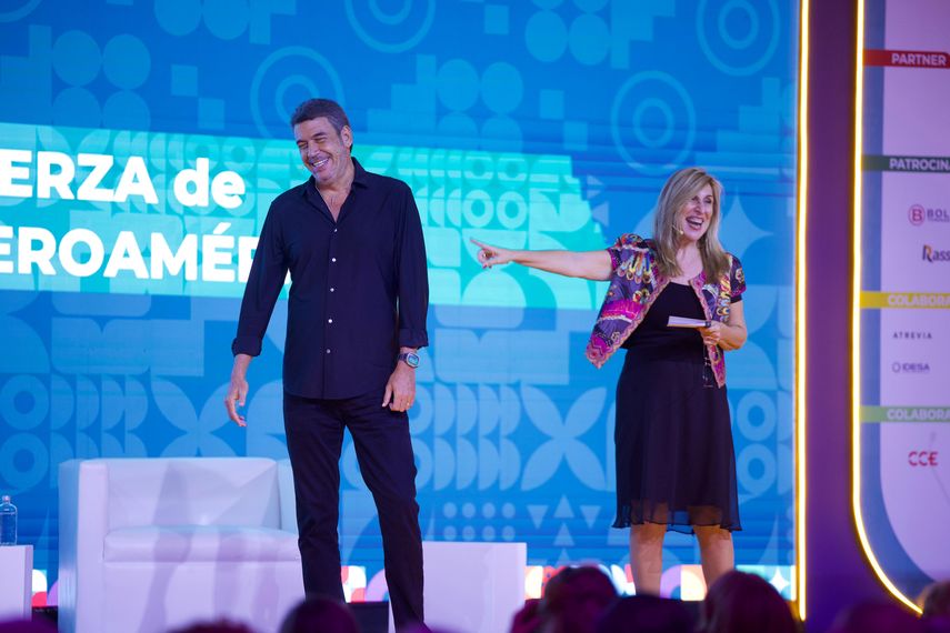 Arturo Elías Ayub, director general de Fundación Telmex y Núria Vilanova, presidenta de CEAPI