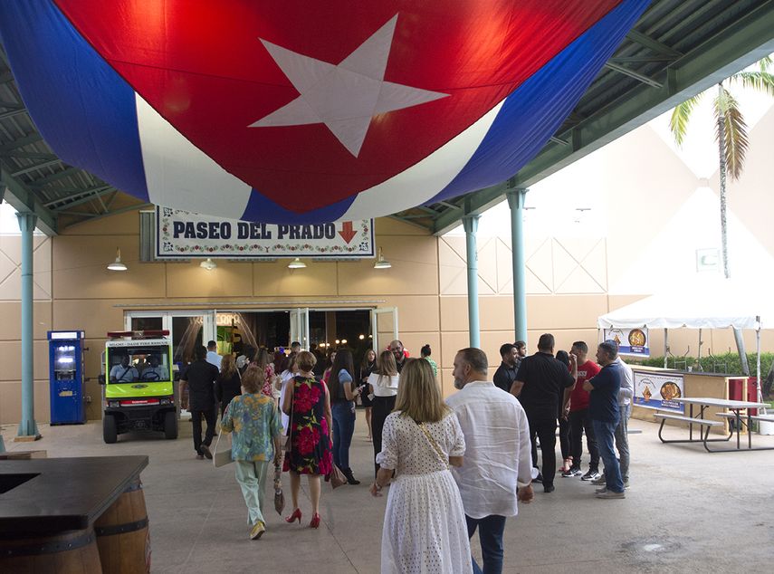 Cuba Nostalgia regresa en una edición que estrecha lazos con Miami Dade College para educar a las nuevas generaciones sobre el patrimonio histórico de Cuba.&nbsp;