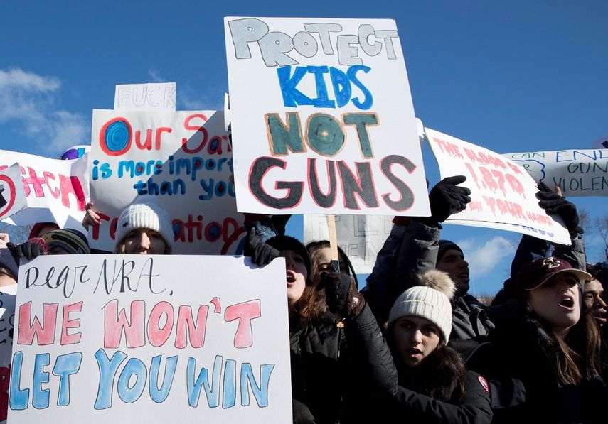 Manifestantes protestan en demanda de un mayor&nbsp;control de&nbsp;armas.