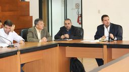 En una reunión abierta a los medios de comunicación y realizada en la  sede administrativa del Parlamento, los distintos partidos opositores mostraron su apoyo a la iniciativa.