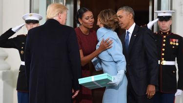 michelle obama revela que le regalo melania trump el dia del traspaso 