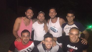 Messi aprovechó su visita a Argentina para reencontrarse con sus amigos de infancia en Rosario.