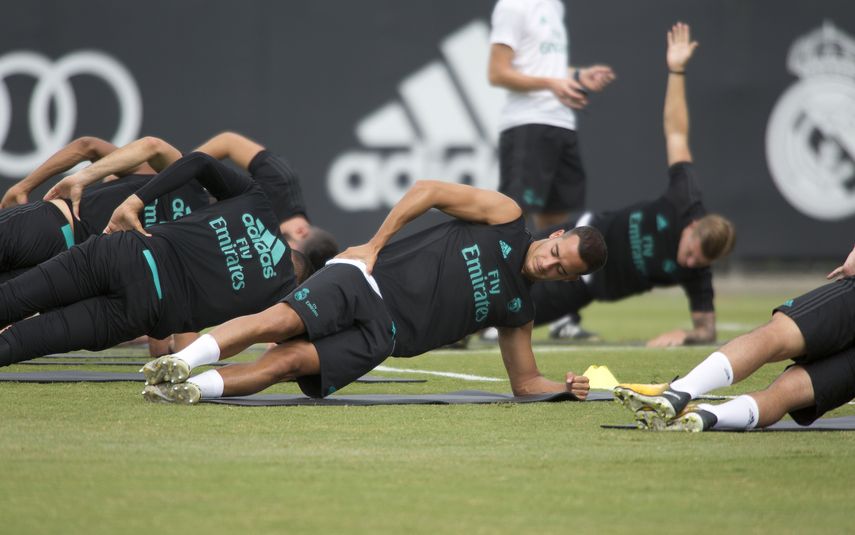 El jugador del&nbsp;Real&nbsp;Madrid&nbsp;Lucas Vázquez entrena junto a sus compañeros en las instalaciones de la Universidad de California (UCLA).&nbsp;