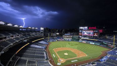 Nationals Park, el jueves 23 de julio de 2020, cuando la lluvia interrumpi&oacute; el juego inaugural de la campa&ntilde;a, entre los Yanquis de Nueva York y los Nacionales de Washington