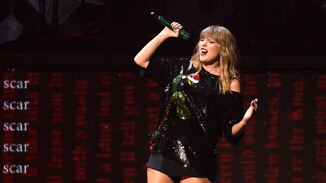 En esta foto de archivo tomada el 9 de diciembre de 2017, Taylor Swift se presenta en el iHeartRadio Jingle Ball 2017 del Z100 en el Madison Square Garden de Nueva York.