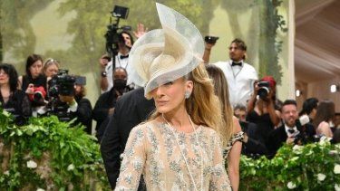 La actriz estadounidense Sarah Jessica Parker llega a la Met Gala 2024 en el Museo Metropolitano de Arte el 6 de mayo de 2024 en Nueva York.&nbsp;