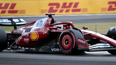 El piloto Charles Leclerc, de Ferrari, compite durante una sesión de calificación previa al Gran Premio de Hungría, el 2 de agosto de 2025.