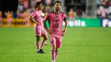 Lionel Messi, del Inter Miami, gesticula durante un juego de playoffs ante el Atlanta United, el 9 de noviembre de 2024.