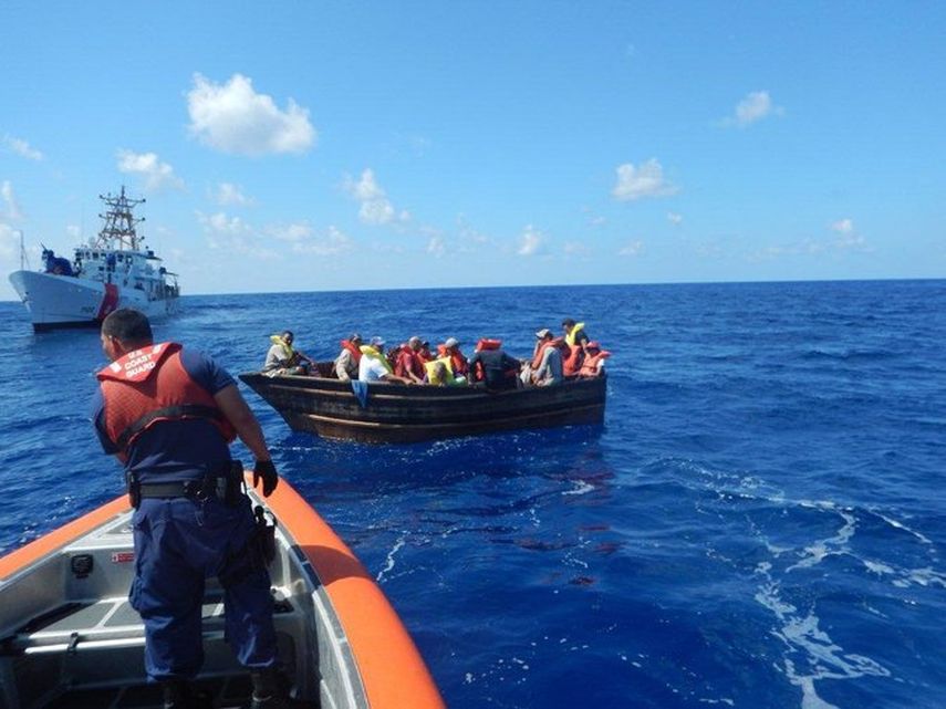 Los inmigrantes fueron interceptados y rescatados en cinco operaciones diferentes. (Cortesía)