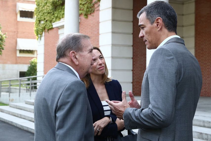 El presidente del gobierno de España, Pedro Sánchez, recibió en el Palacio de La Moncloa al candidato electo de Venezuela, Edmundo González.&nbsp;